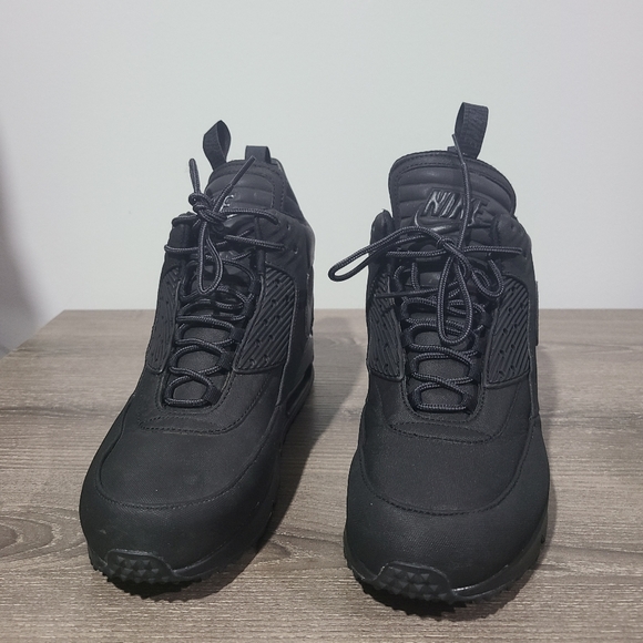 Jordan Air Deluxe Triple Black -807717-010- Size 8 women's - Pre-Owned - Picture 8 of 8